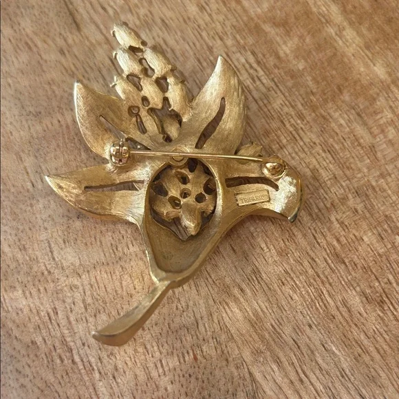 Trifari Brooch Pin Rhinestone Lilly Flower Crown Mark Rare - Picture 5 of 7